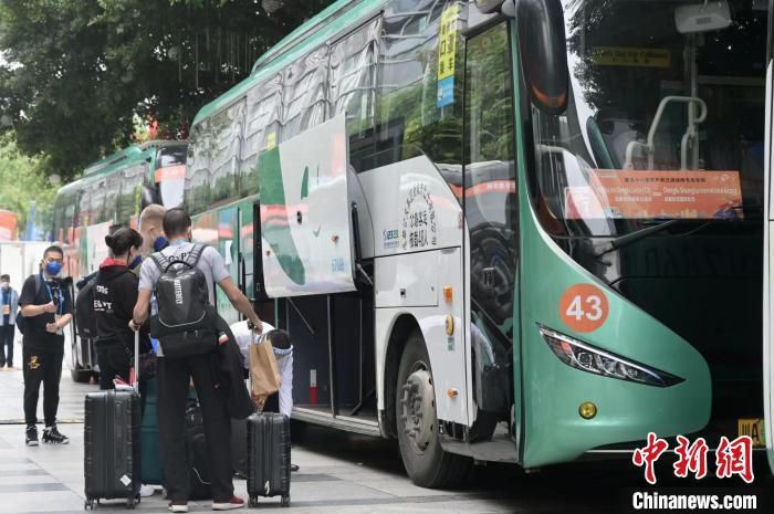 我已经和许多俱乐部都进行了交流，但并没有试图通过谈判来达成什么协议。